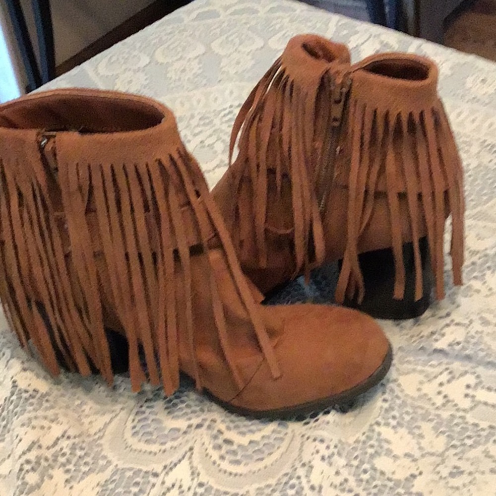 Women’s Boots brown fringe!!